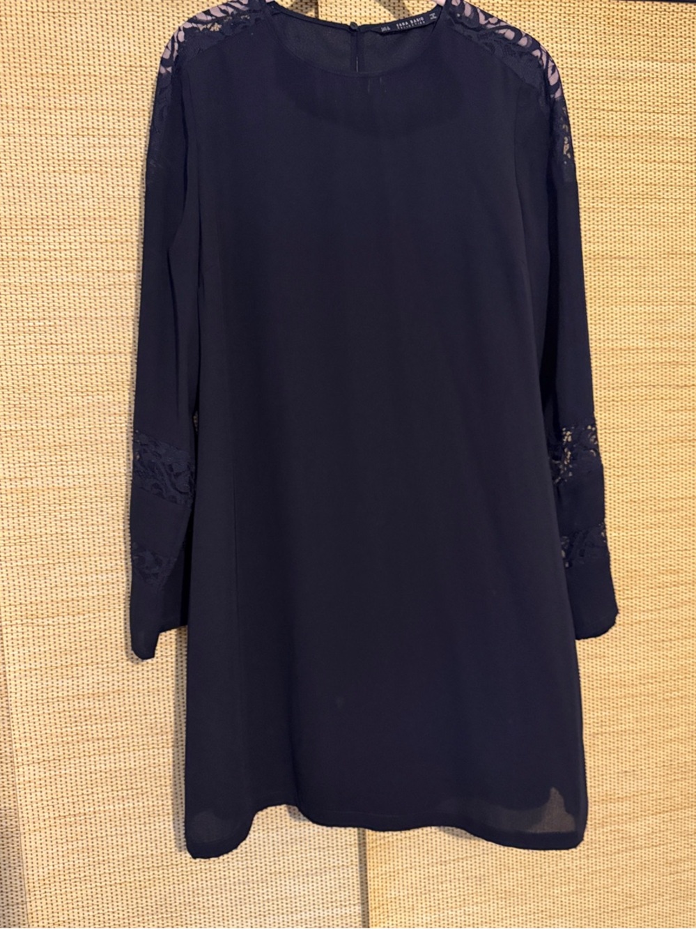 Zara Basic Collection 🖤 Long-Sleeve Lace-Detail Shift Dress